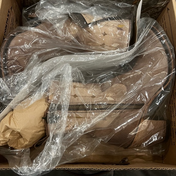 New in Box JUNK GYPSY BOOTS ❣️❣️❣️size 9 - Picture 8 of 10